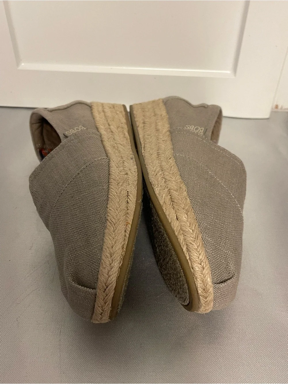 Skechers Bobs Women’s Taupe Shoes Sz 8